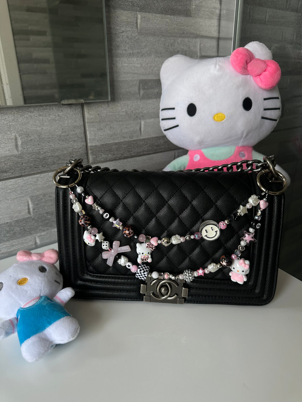 Hello Kitty bag charm (white smiley)