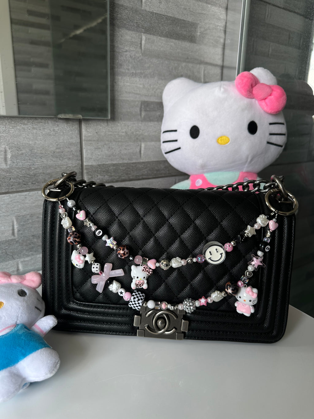 Hello Kitty bag charm (white smiley)