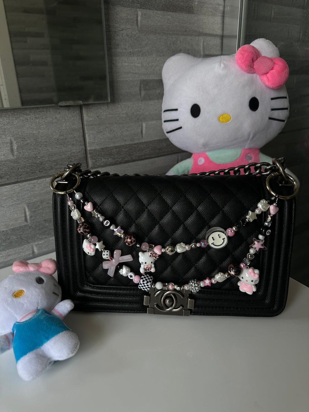 Hello Kitty bag charm (white smiley)