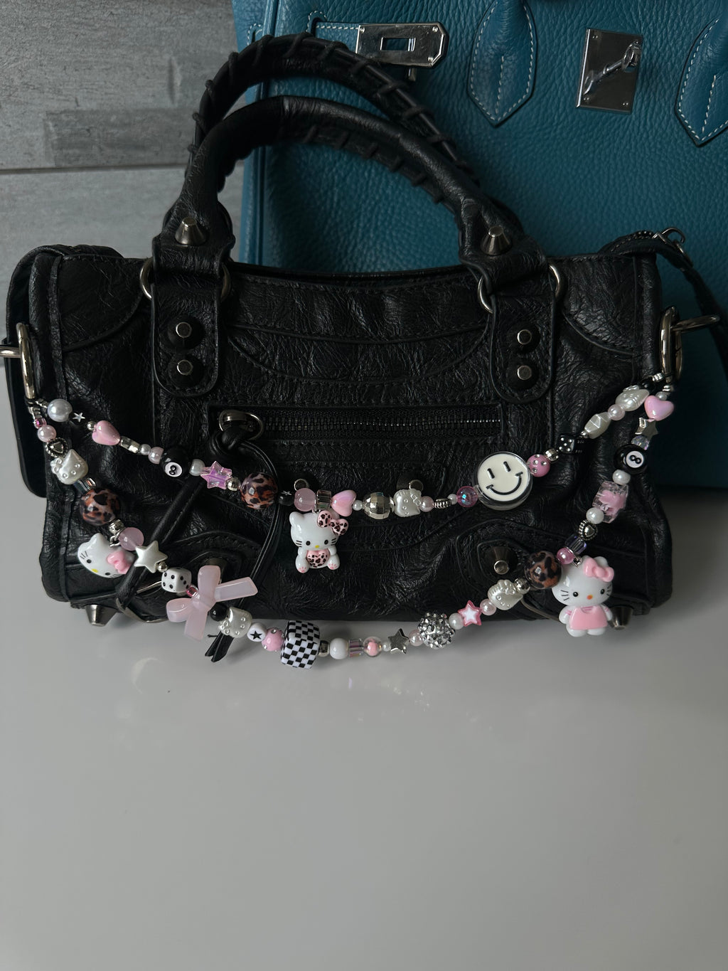 Hello Kitty bag charm (white smiley)